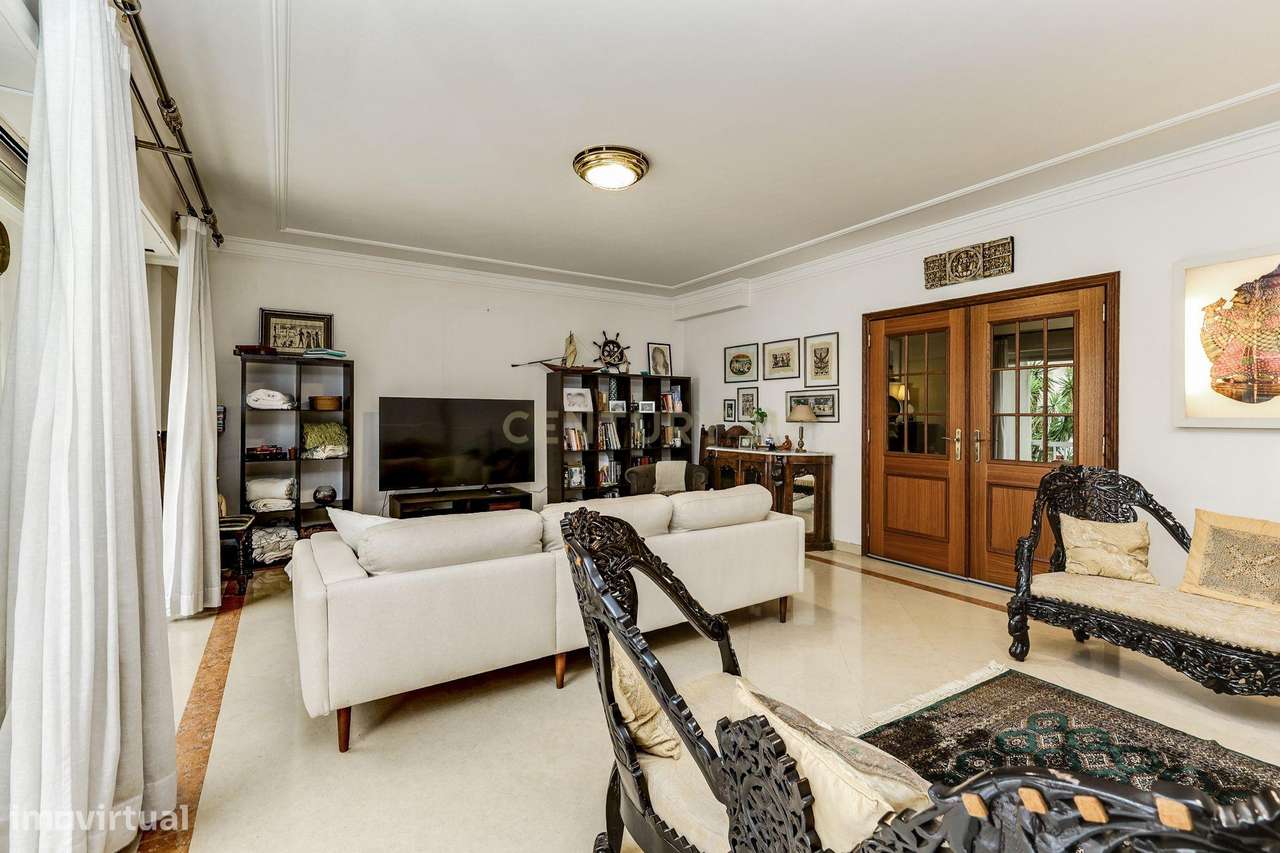 T4 Benfica com garagem para 2 carros - Grande imagem: 3/31