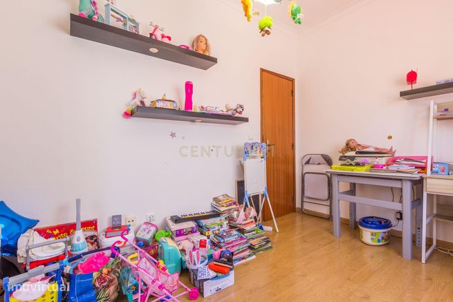 Moradia Geminada T3+1 com Jardim e Garagem-20