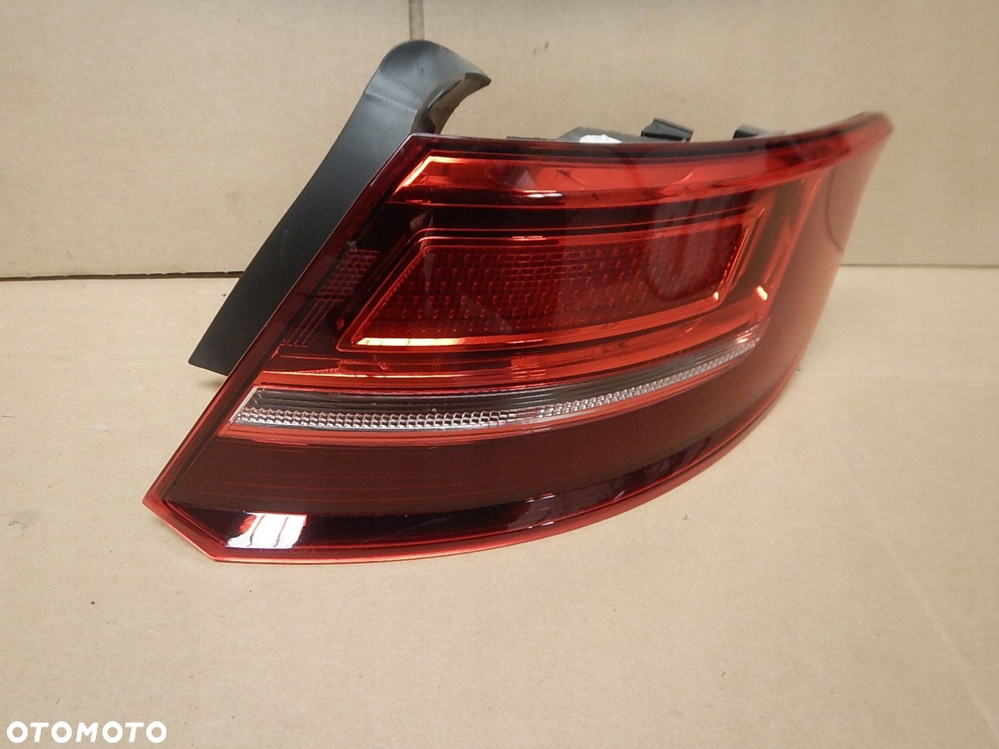 LAMPA PRAWA TYLNA PRAWY TYŁ AUDI A3 8V SPORTBACK 8V4945070 EUROPA - 1