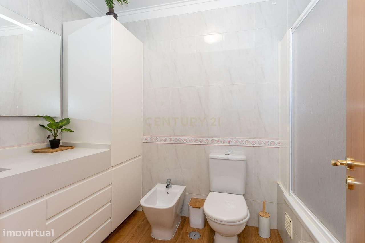 Apartamento T3 Remodelado com Arrecadação e Parqueamento-13