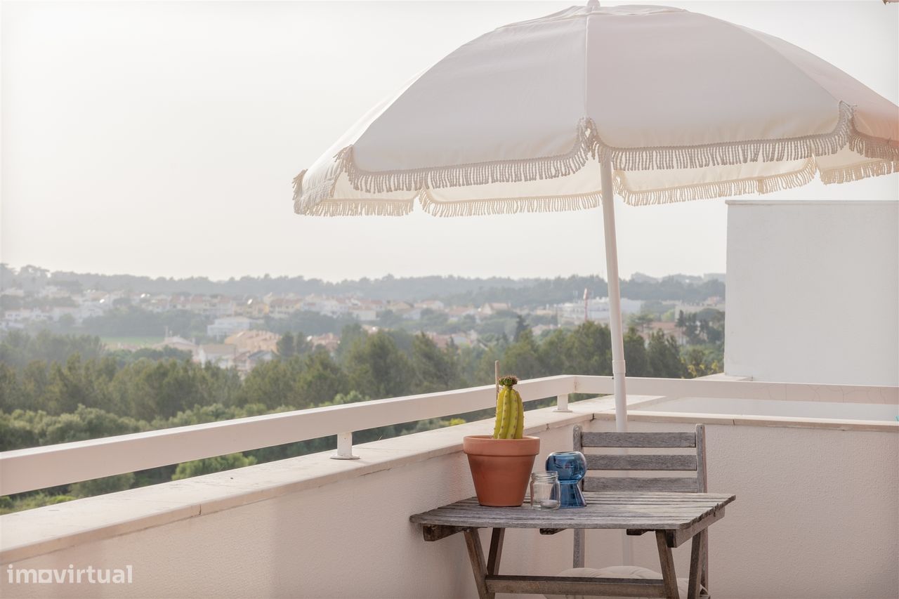 Apartamento T3 c/ vista panorâmica de mar e campo, em Bicesse, Cascais