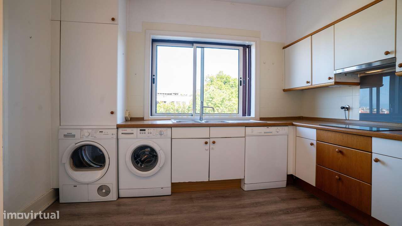 Apartamento T3 com Vista Mar – 5º Andar – A Dois Passos do Casino Esto-12