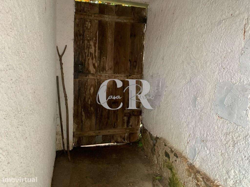 Casa de 4 quartas renovada com terreno em Vila Nova de Poiares-35