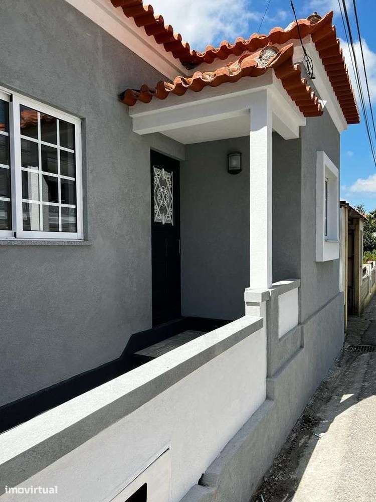 Arrenda-se QUARTOS em Moradia ,com excelente localização Centro Salreu - Grande imagem: 4/40