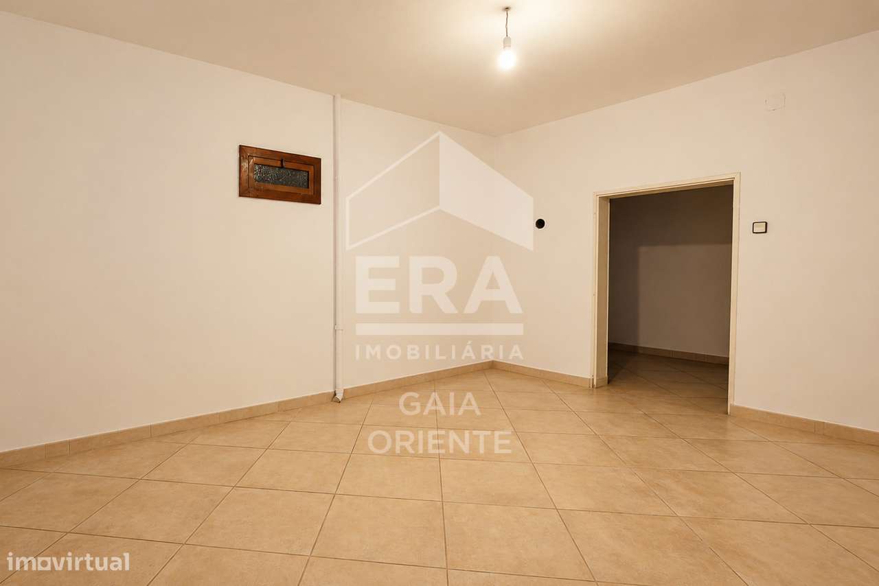 Moradia T4 Com Jardim e Garagem-32