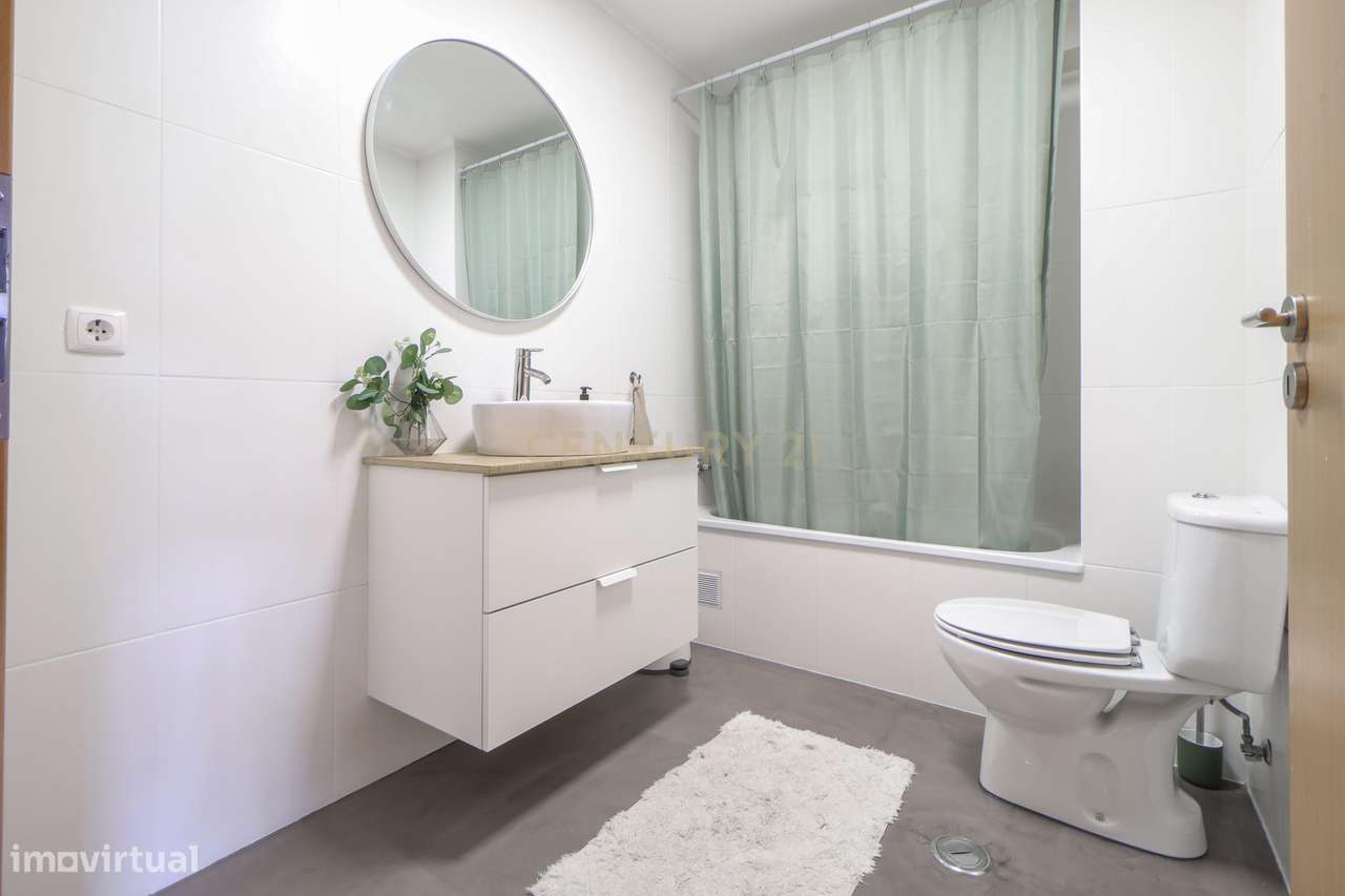 Apartamento T3 | 86 m2 + 14 m2 | Lugar de Garagem | Vista Rio Tejo | A-26