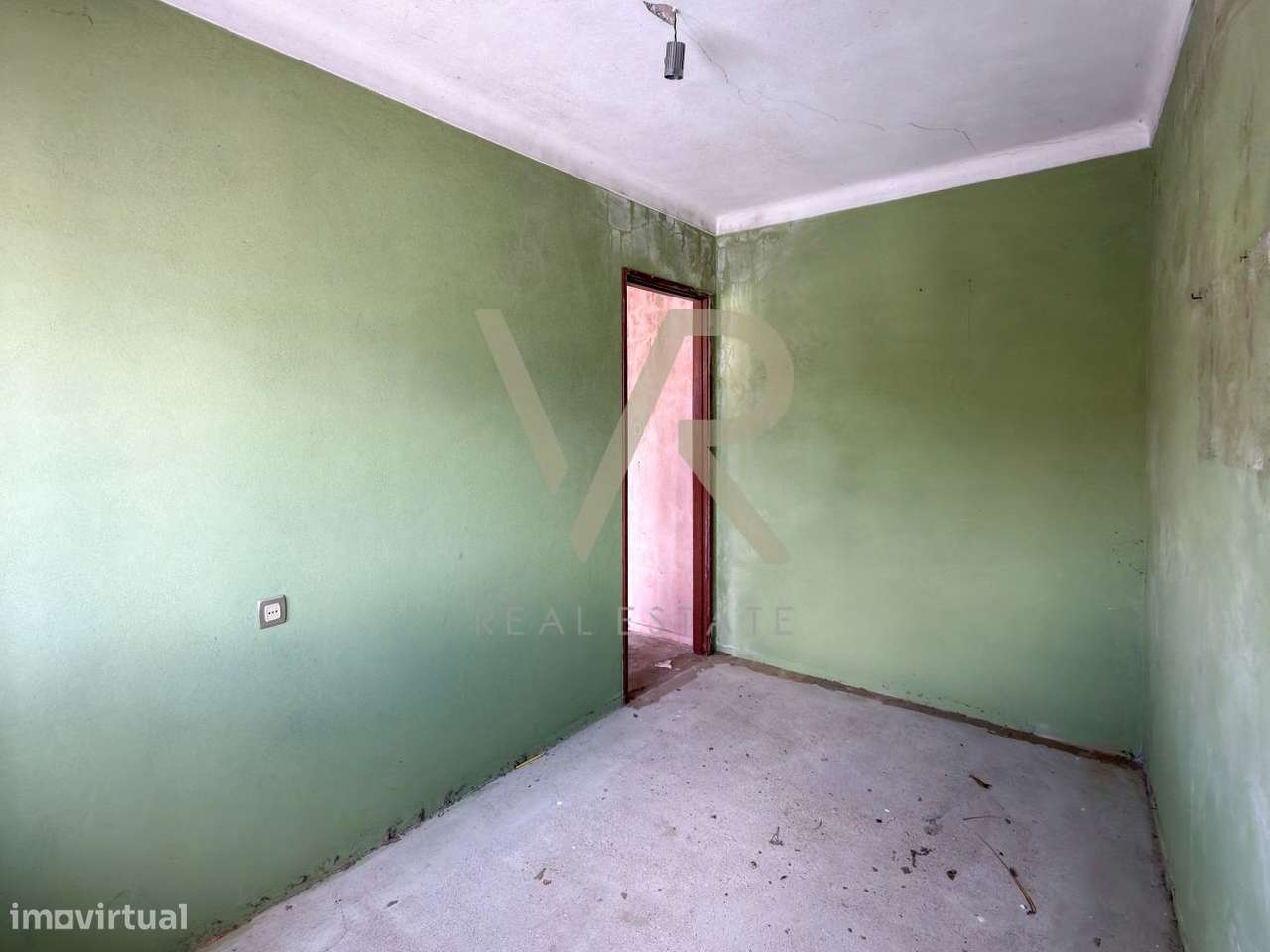 Moradia com Grande Potencial de Remodelação | Possibilidade de T5 |-35