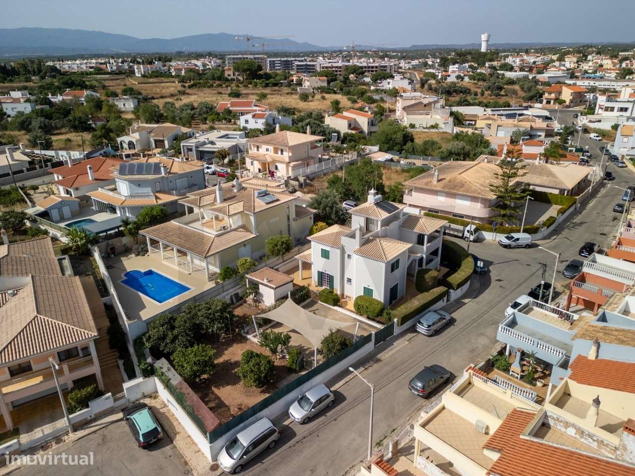 Exclusivo em Alvor: Moradia Isolada T5 com Máxima Privacidade e Confor-51