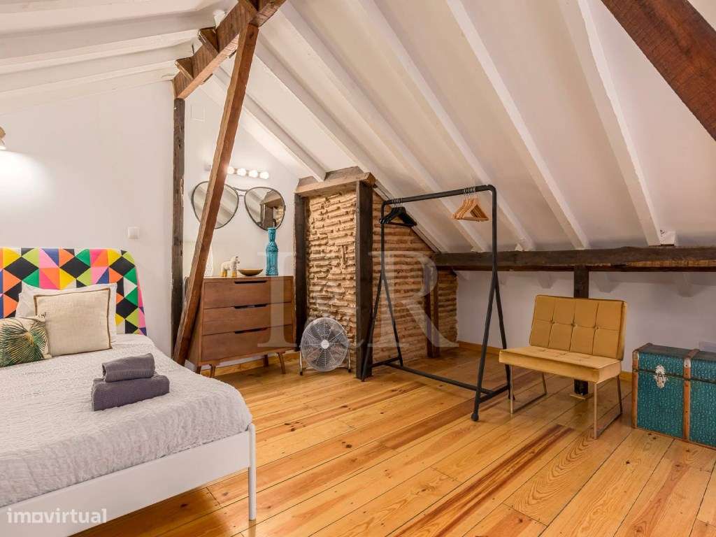 Apartamento T3 renovado e luminoso na Baixa de Lisboa-12