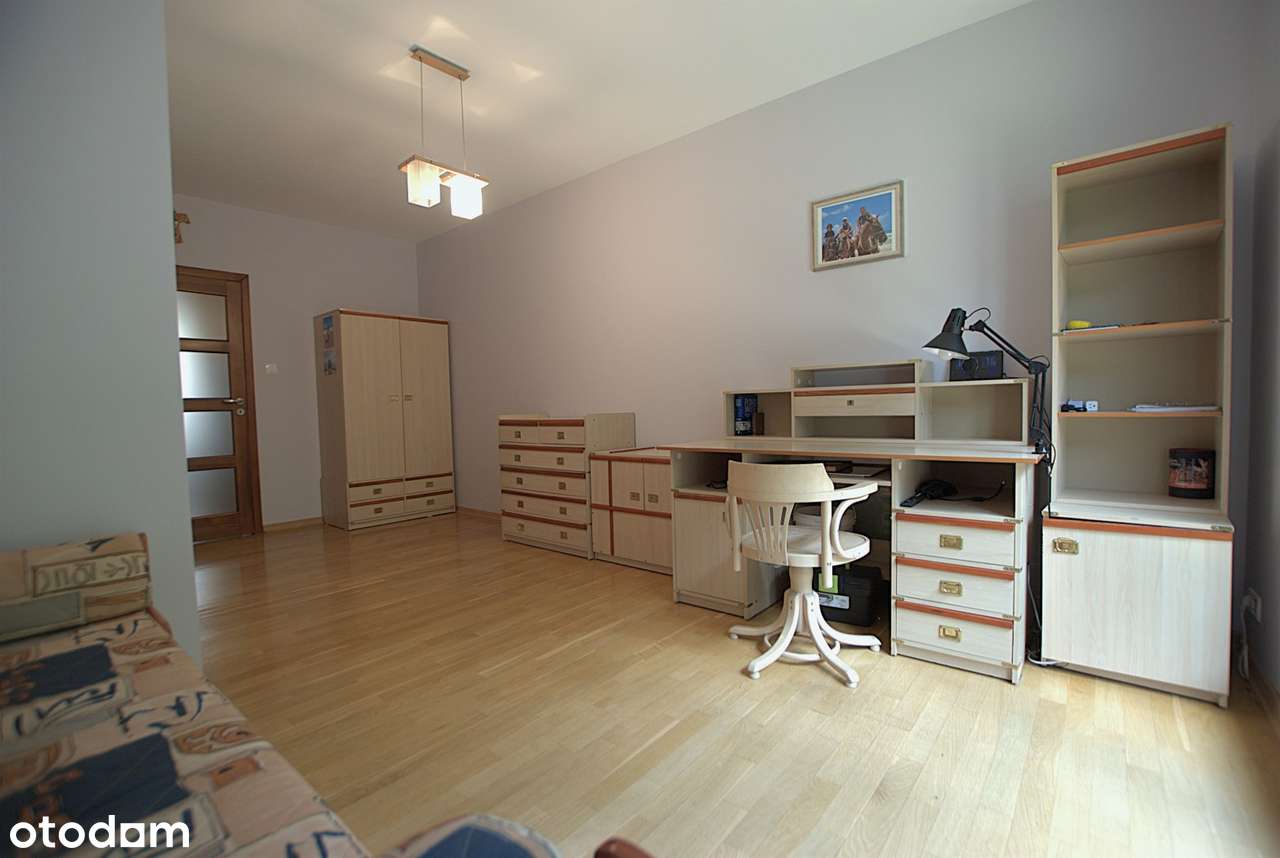 Środkowy segment w pięknej zielonej okolicy, Baranówek-11