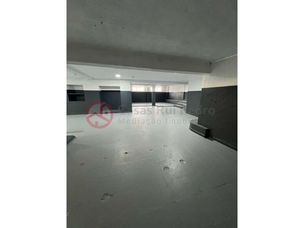 Garagem com 207 m2 para diversas viaturas ou para armazém, na Cova ... - Grande imagem: 5/18