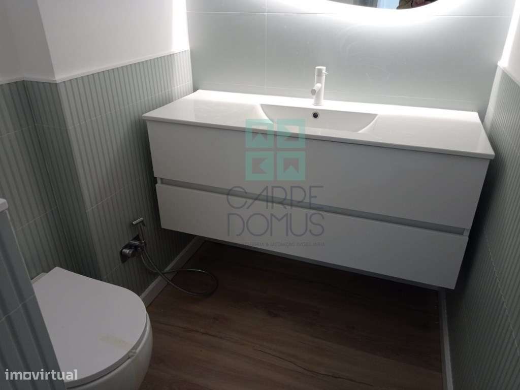 Apartamento T3, totalmente renovado, c/ varandas, na Avenida do Uru...-14