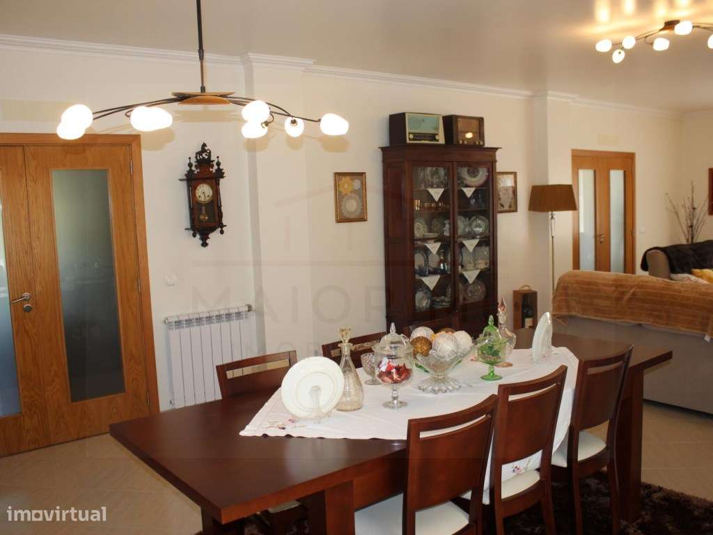 Moradia T5 com grandes áreas em zona muito tranquila de Rio Maior-23