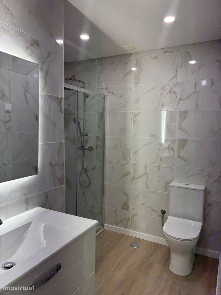 Apartamento T4 em Barreiro com Excelente Localização-23