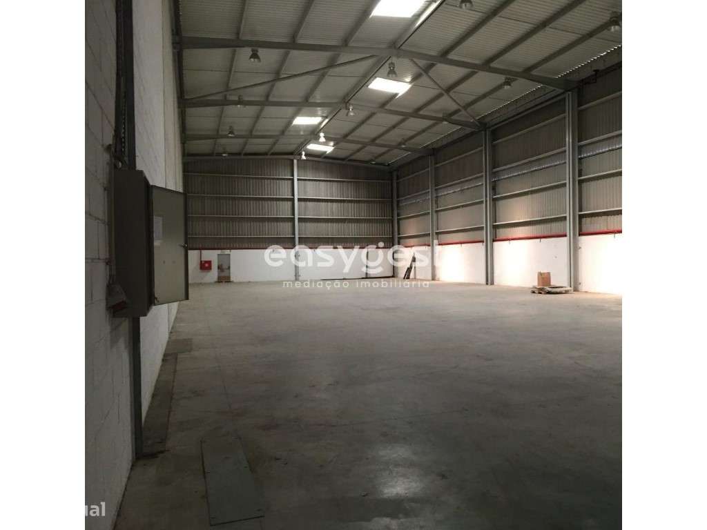 Nave em saída de Alverca para comércio e serviços, tipo industrial - Grande imagem: 4/18