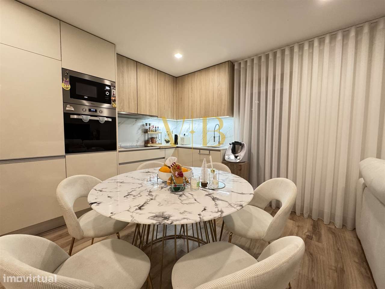 T3 Remodelado junto à Praça do Almada – Terraço Exclusivo de 30 m²-3