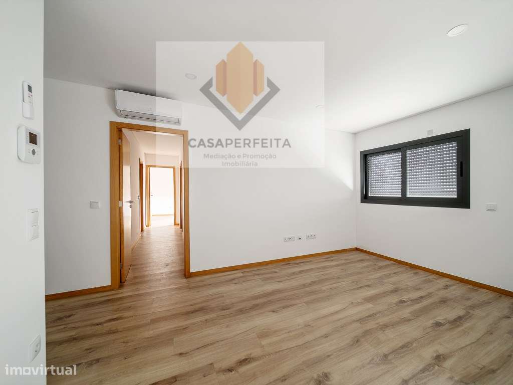 Apartamento T2 Novo com Varanda e Lugar de Garagem - Pedroso-11