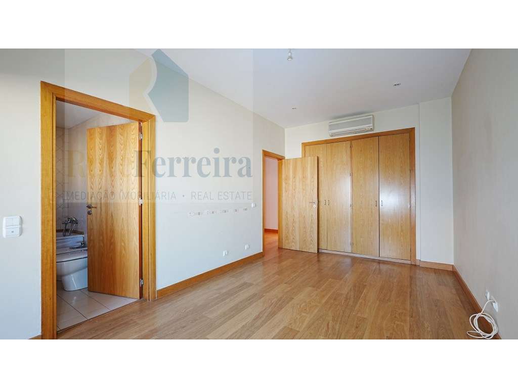Extraordinário apartamento com vista para o Rio Tejo!-10