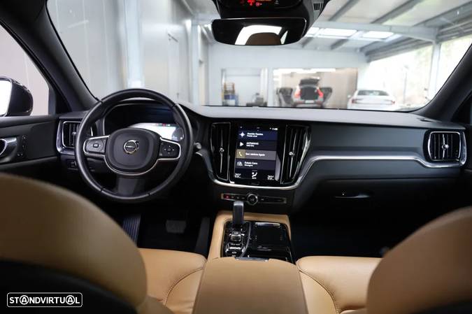 Volvo V60 2.0 T8 AWD TE Momentum Plus - 19