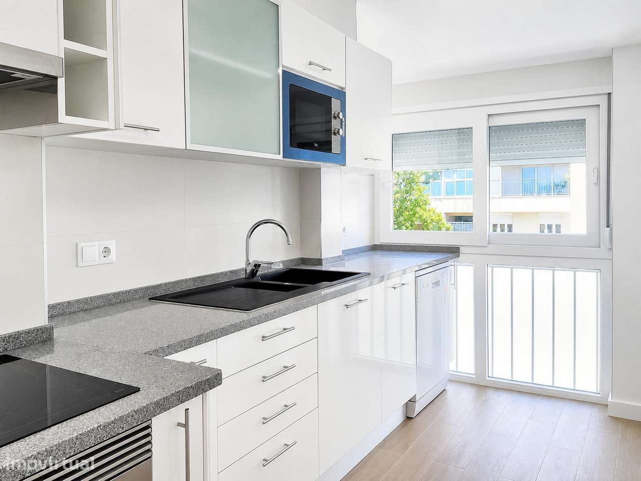 T2 totalmente remodelado, para viver ou investir - Lumiar-0