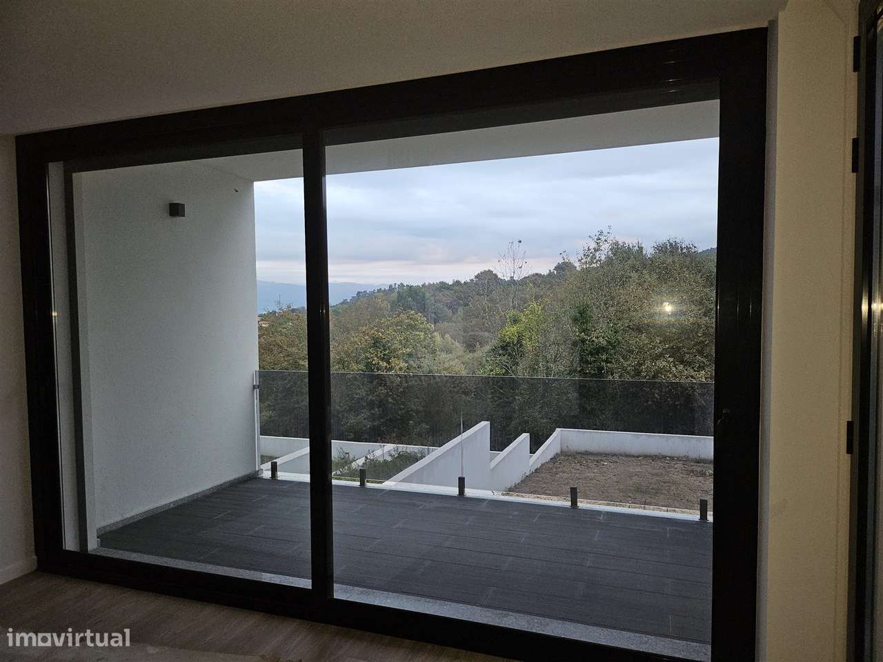 Moradia em banda em Santa Lucrécia-20