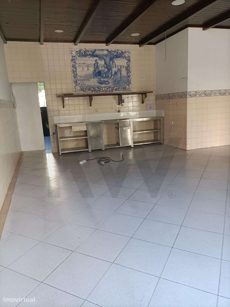 VENDA | ESPAÇO COMERCIAL COM ARRECADAÇÃO – CENTRO DE ALVERCA-5
