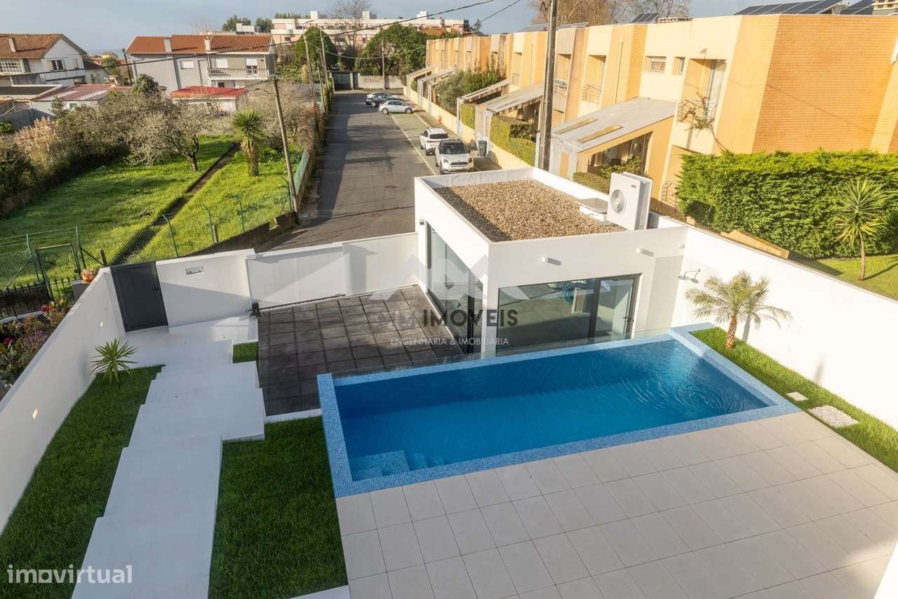 Moradia T3+1 | NOVA | Piscina | Francelos | 4 Frentes | Box | Praia-45