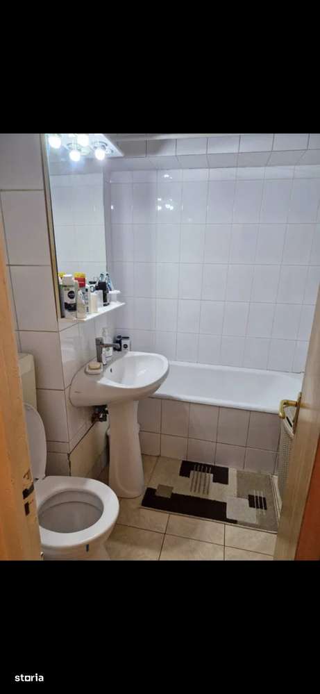 Apartament De Vânzare cu 3 Camere in zona ion mihalache sec.1-6