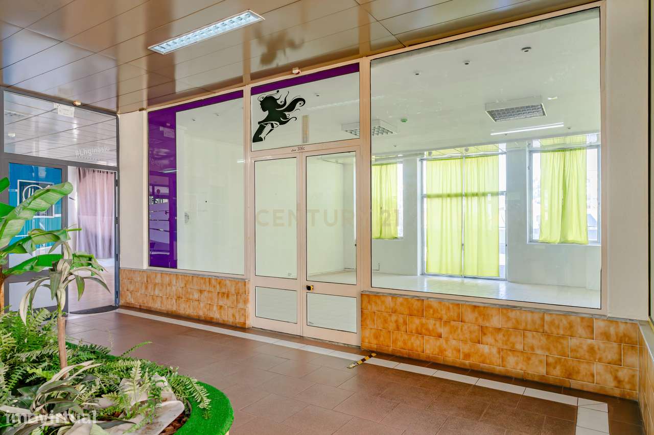 Loja no Centro Comercial da Amora - Grande imagem: 4/11