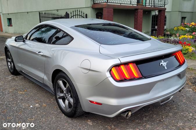 Ford Mustang 3.7 V6 - 1