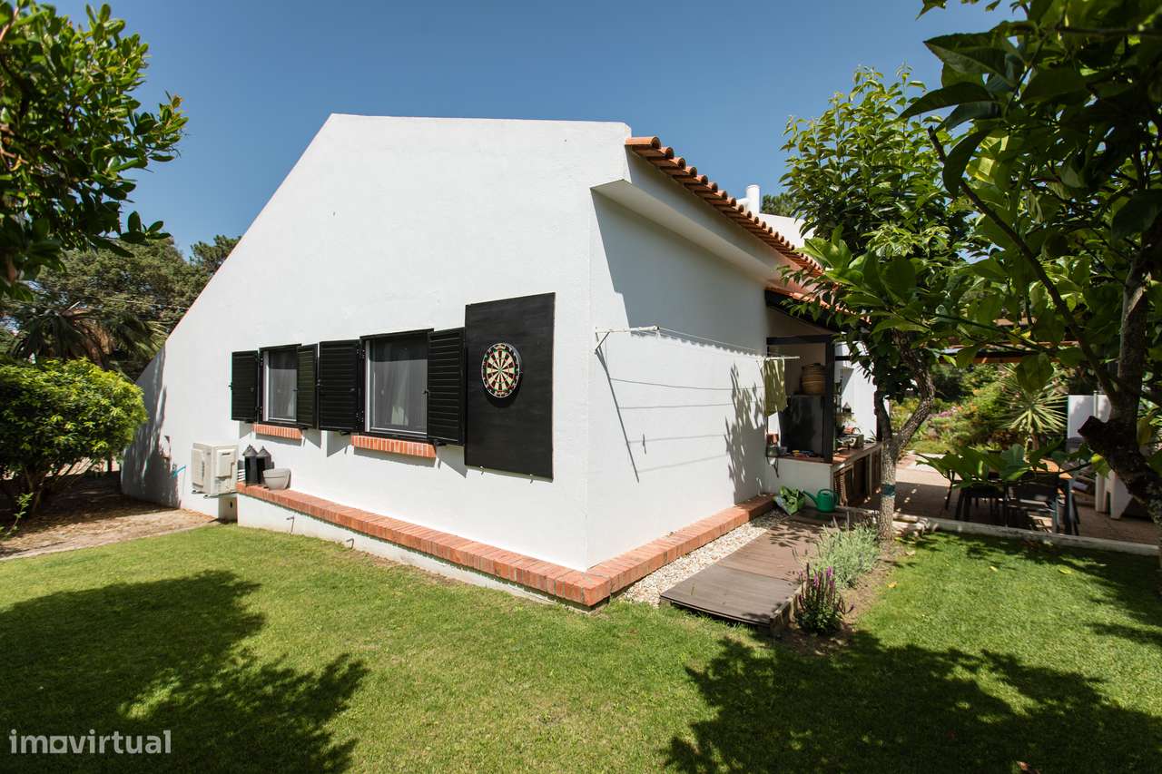 Moradia isolada terreno de 811m2 piscina jardim Sesimbra-12