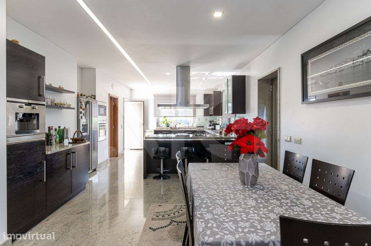 Moradia T3, com Varanda, jardins e Piscina em Felgueiras-24