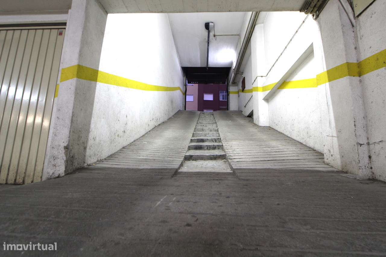 Garagem, Rio de Mouro, Rua Doutor Mário Madeira - Casais de Mem Martins-6