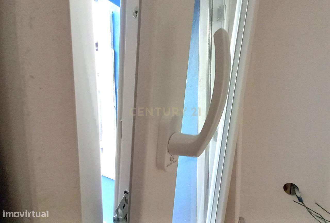 T2 NOVO COM PISCINA NA ZONA HISTÓRICA DO SEIXAL - Grande imagem: 5/15