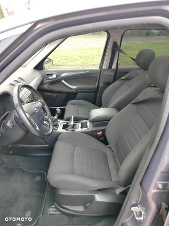 Ford S-Max - 11