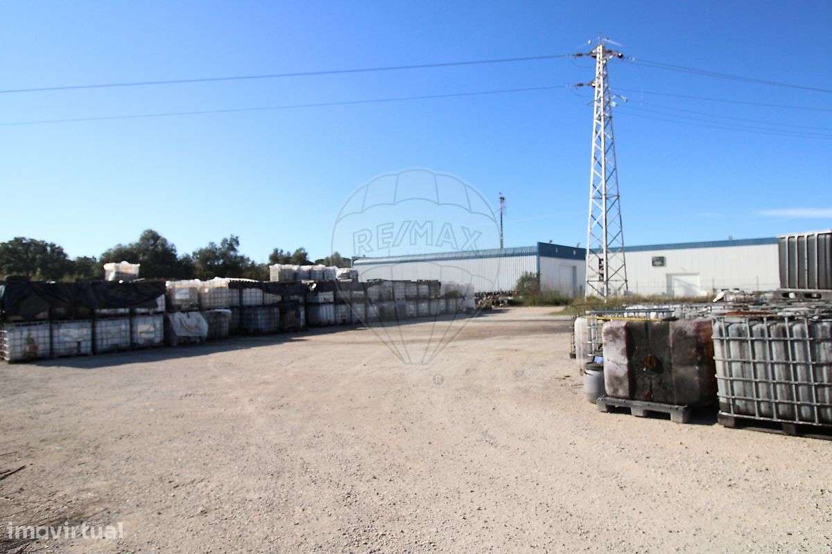 Armazém T0 para venda-16