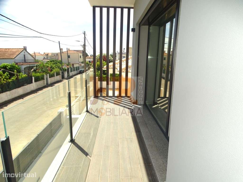 PRONTA!! Moradia Duplex T4 com Garagem, Quinta das laranjeiras Fern...-30