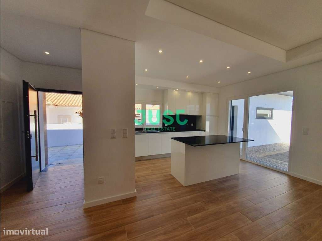 Moradia isolada, térrea, T3 com garagem e lavandaria em Fernão Ferr...-7