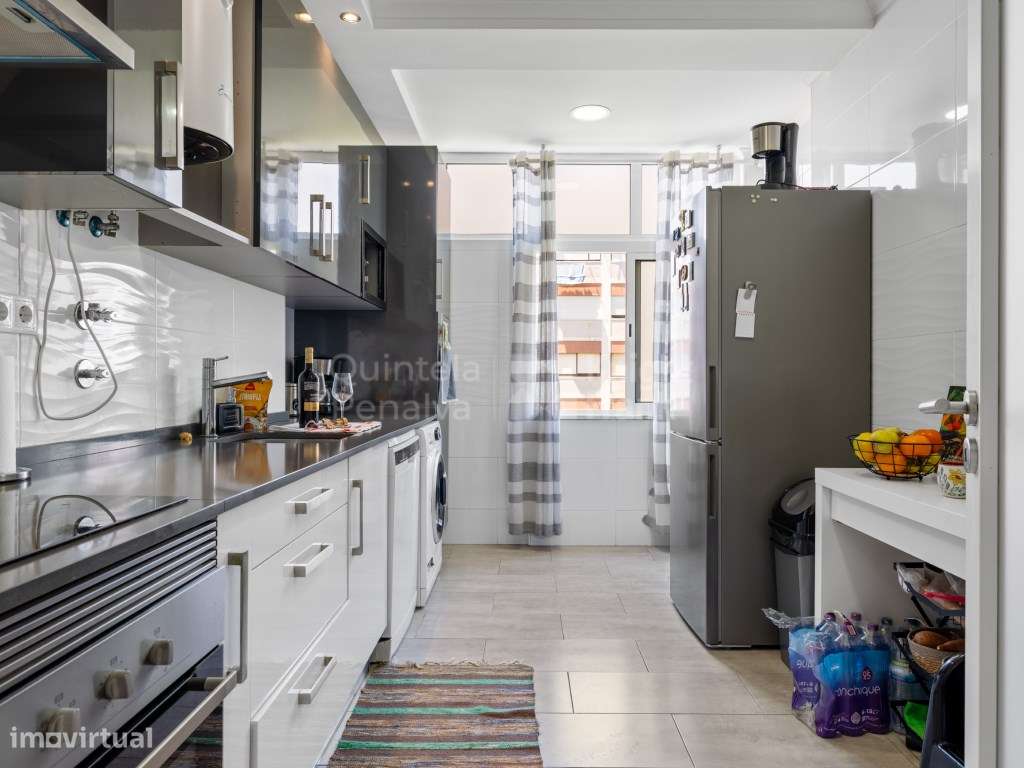 Apartamento T2 remodelado para venda em Verderena, Barreiro-6