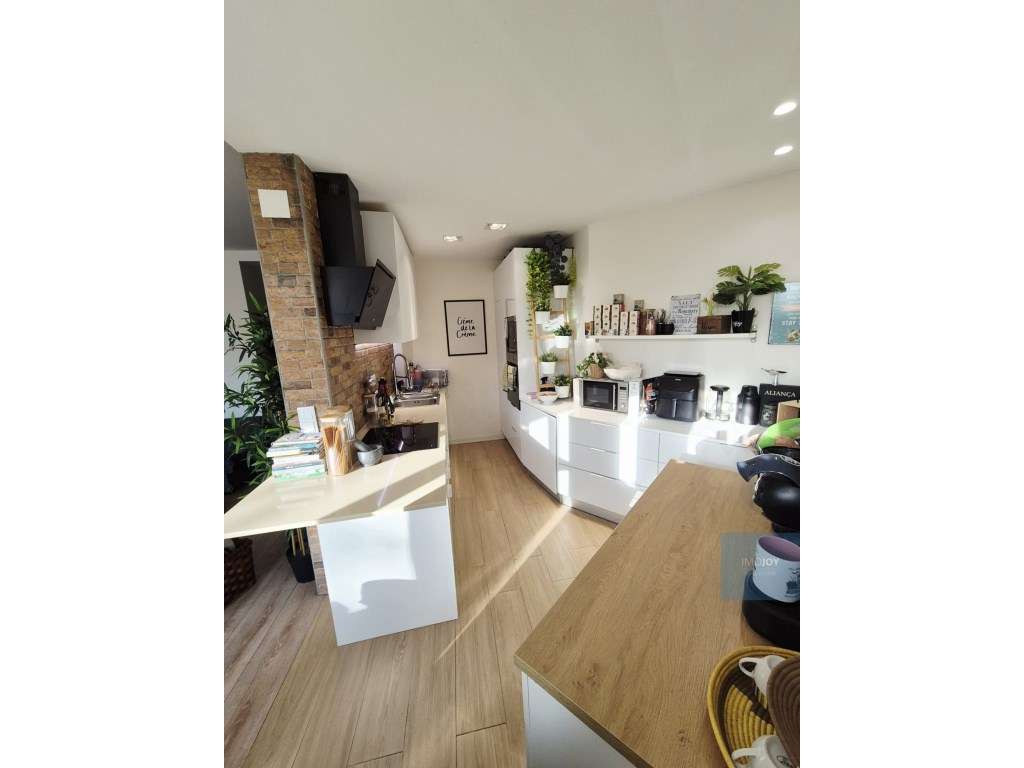 Apartamento T2 na Damaia - Luz Natural Todo o Dia e Localização Est... - Grande imagem: 5/13