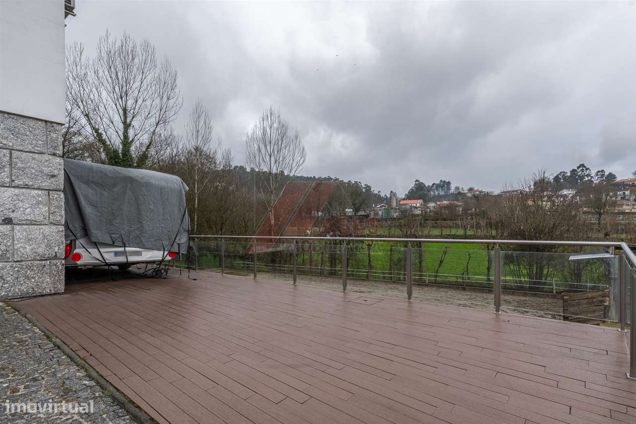 Moradia com Terreno e Espaços Amplos – 5 min de Fafe!-24