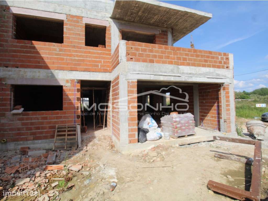 Moradia T4 - Grande imagem: 2/25