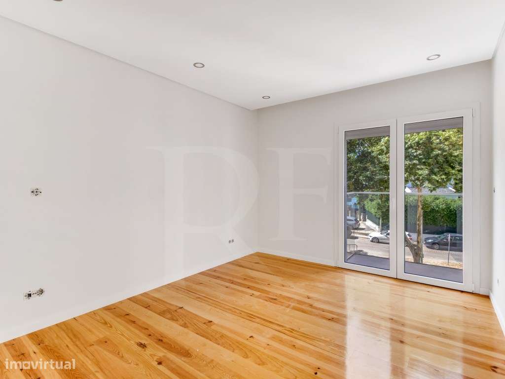 Apartamento T4 com Varanda junto à praia com vista Mar-22