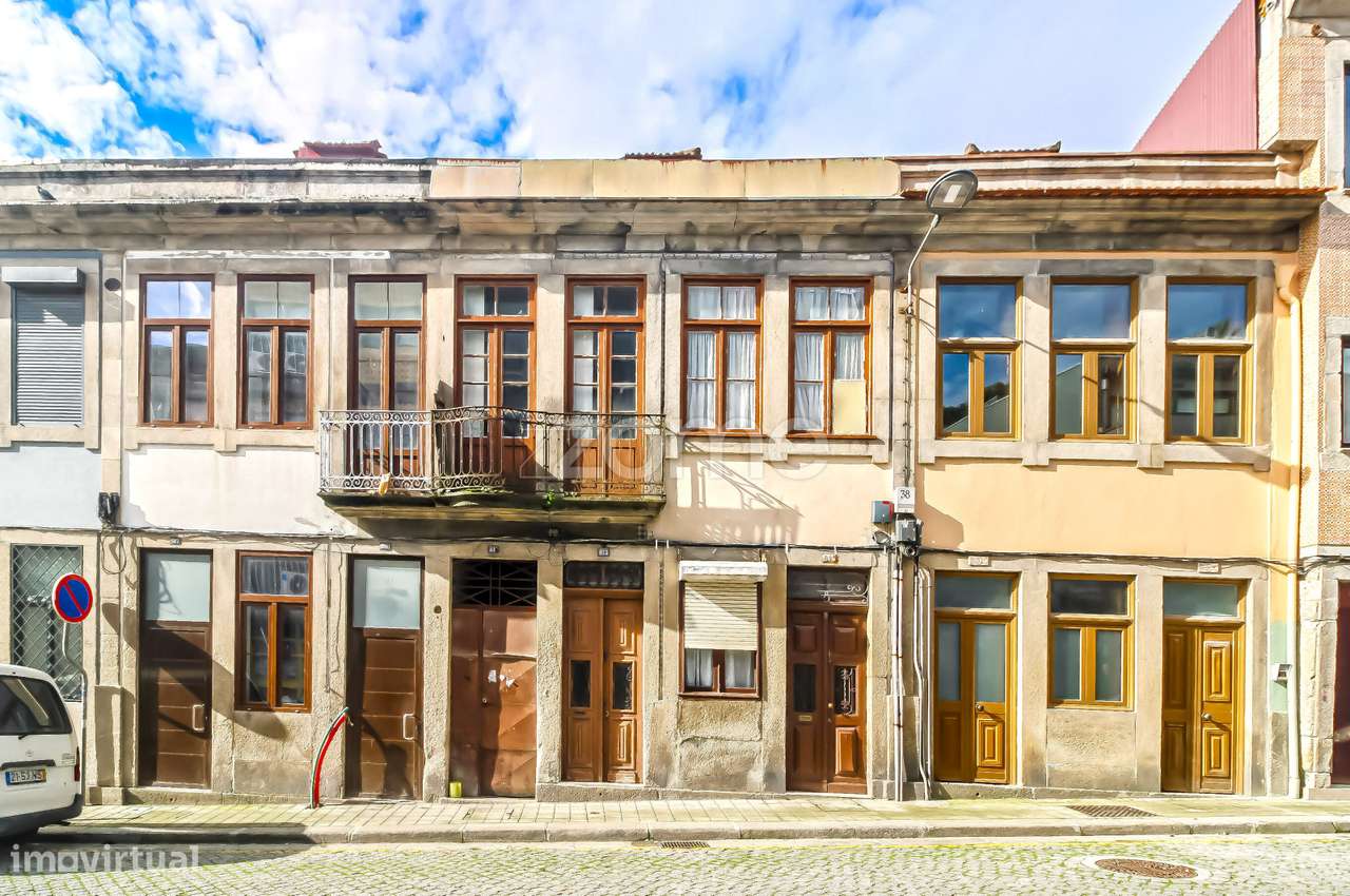 Moradia T6, na Rua do Bonjardim, com Projecto de reabilitação - Por... - Grande imagem: 3/34