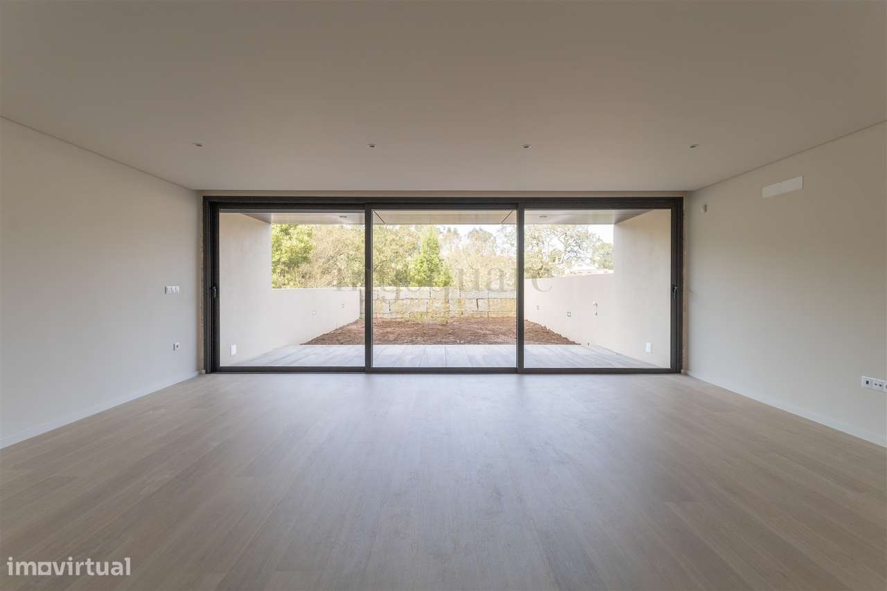 Moradia T3 de 2 frentes com jardim em São Pedro da Cova, Gondomar-18