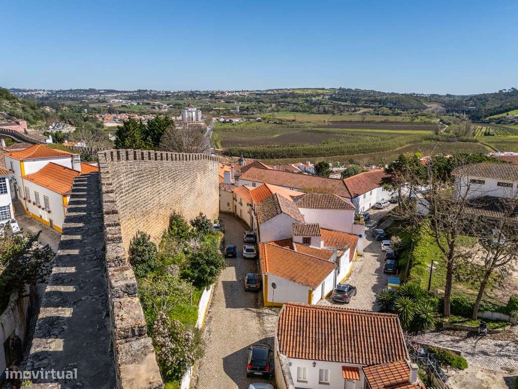 Moradia junto às muralhas do Castelo de Óbidos-5