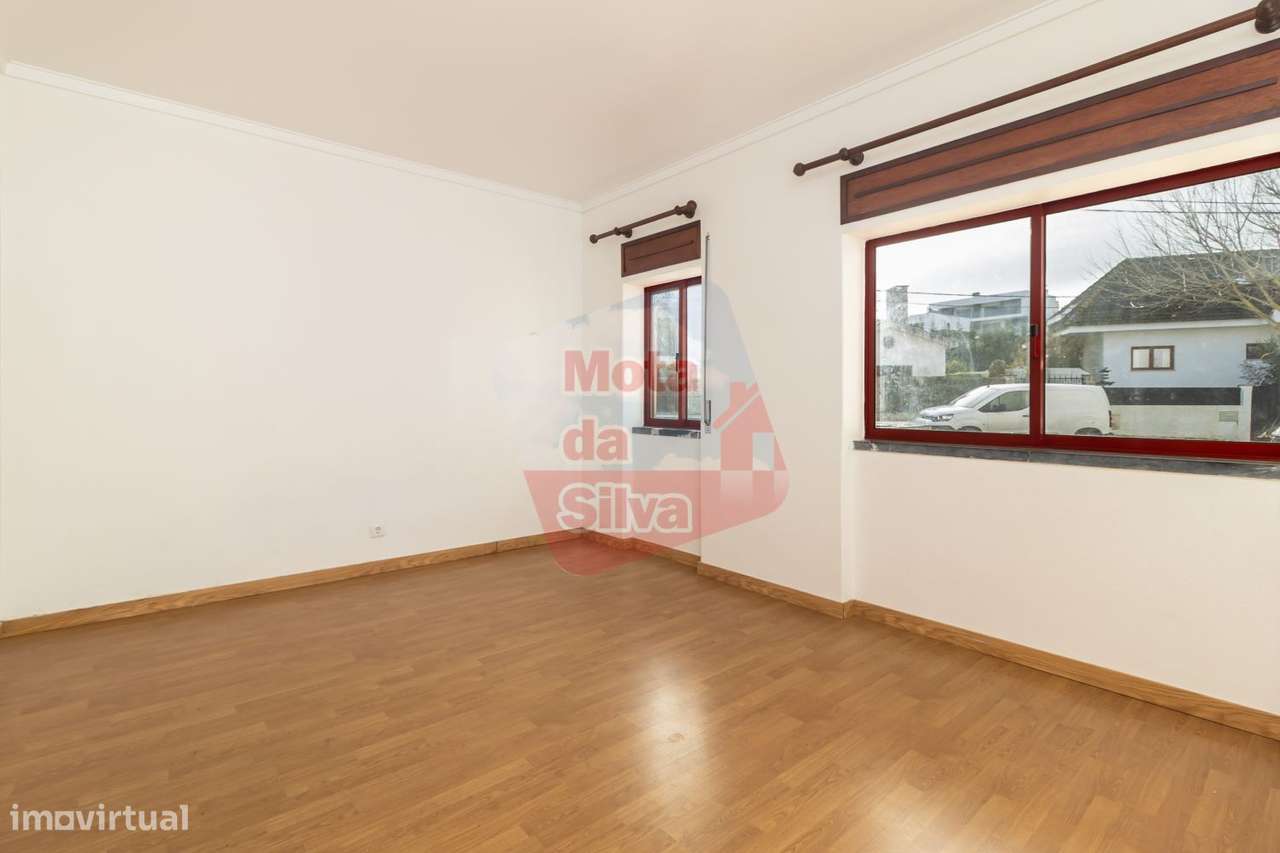 Excelente Apartamento 2 Assoalhadas no Funchalinho-10