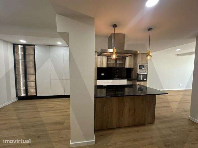 Apartamento T2 Completamente Remodelado - Centro Ericeira-23