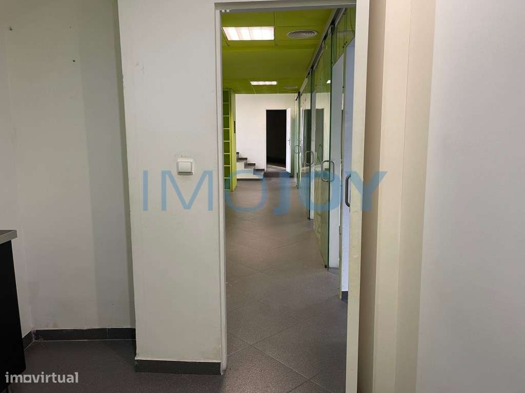 Escritório e Armazém, Cruz Quebrada - Grande imagem: 5/27