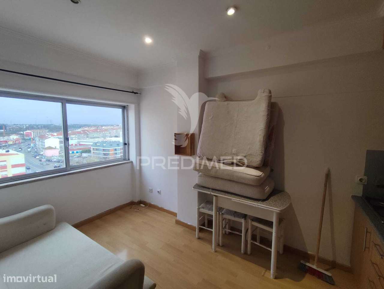Apartamento à venda – Av. 1.º de Maio, Paivas (Amora) – 140.000 € - Grande imagem: 2/6
